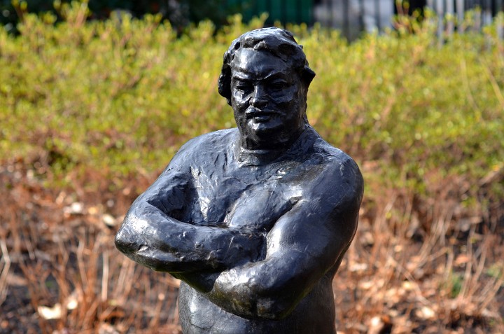 Proud Look of the Balzac Statue Proud Look of the Balzac Statue