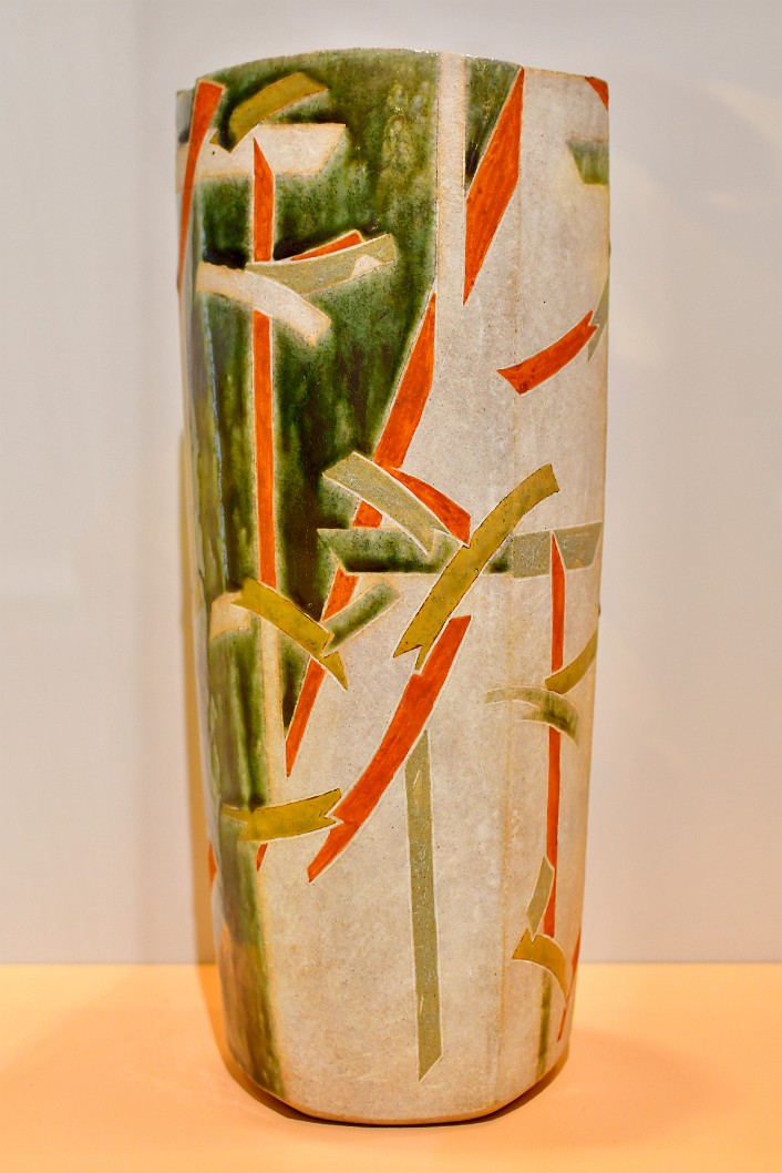 Auspicious Flower Design Vase by Wada Morihirō