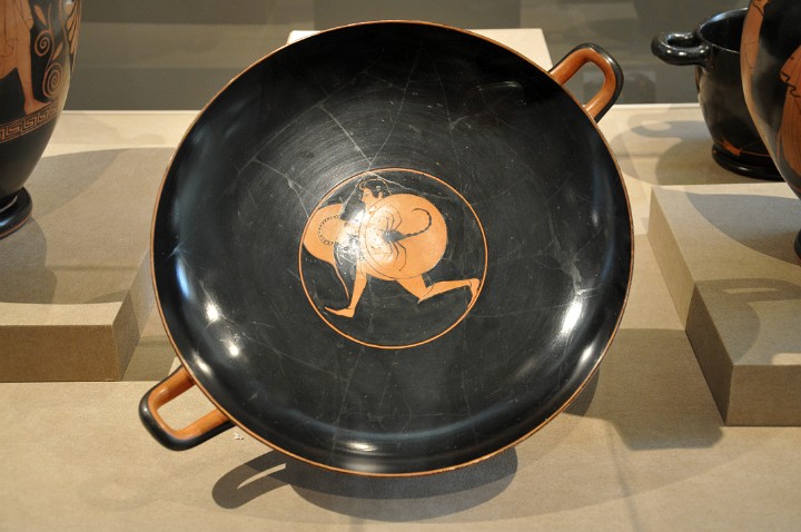 Red-Figure Kylix With Weapons Red-Figure Kylix With Weapons