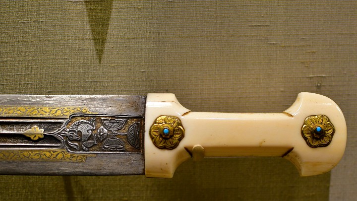 Walrus Ivy Hilt With Gold Inlay