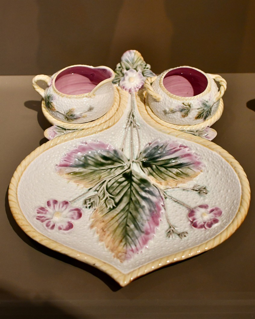 Trefoil Strawberry Dish by Josiah Wedgwood and Sons