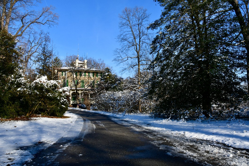 Approaching the Mansion